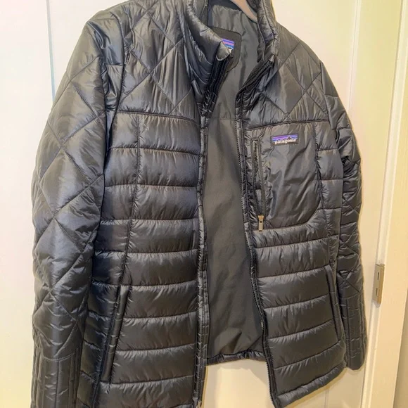 Patagonia Women's Black Puffer Jacket - Picture 5 of 13